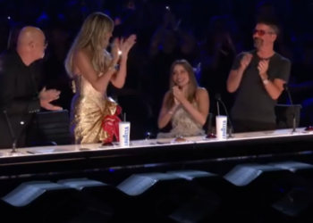 C1112009_Janitor stuns everyone SENSATIONAL singing performance!_part2