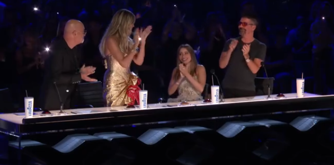 C1112009_Janitor stuns everyone SENSATIONAL singing performance!_part2