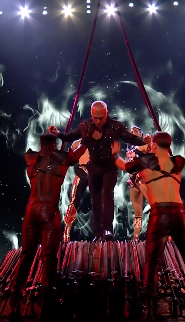 C1112017_Duo Stardust set stage alight daring performance_part2