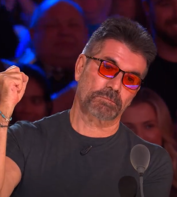 C2012008_Devoted Dad John Pierce performs captivating performance of Creep_part2