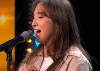 C2312005_Sydnie Christmas wows Judges gorgeous Annie in Golden Buzzer audition_part2