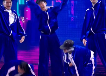 C2412013_Haribow do Double Dutch act while blindfolded_part2