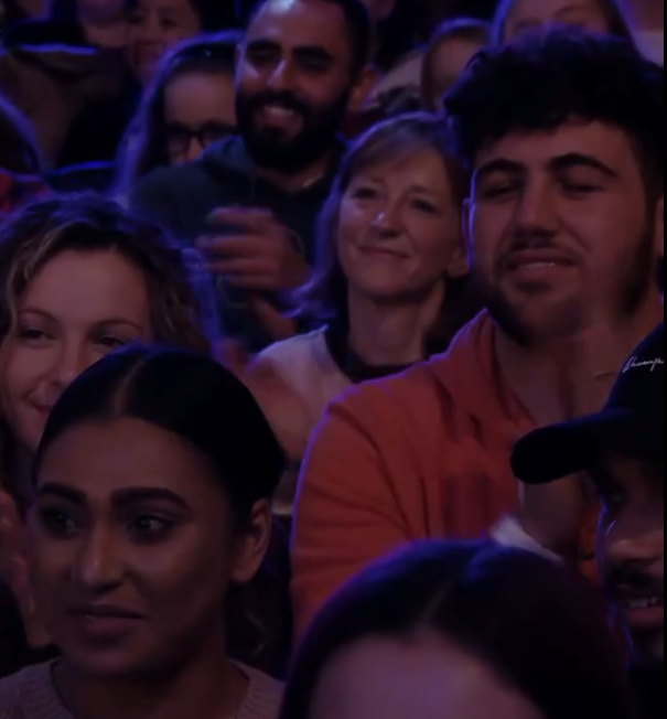 C3012013_Blind comic Cubby has Judges cracking up_part2