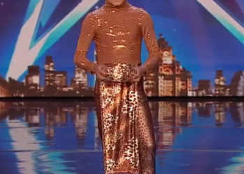 C0412013_year old Yakub shines on stage his routine! _part2