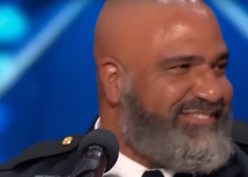 C0612007_Police Officer Sings His Wife_part2