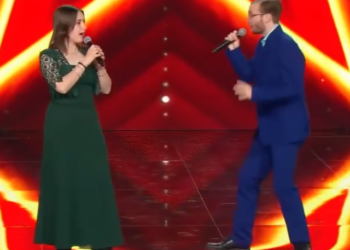 C0612009_Judge Hits Red Buzzer Awkward_part2