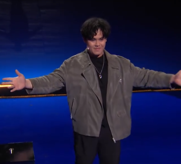 C1012001_Magician Sam Huang Returns His Unique Finger Magic on America Got Talent!_part2