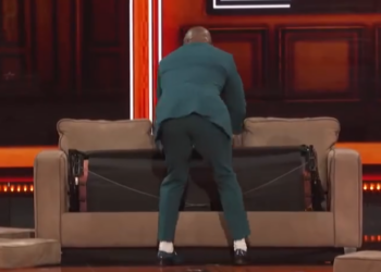 C1012002_Jonathan Burns Unique Combination of Magic Comedy Leaves !_part2