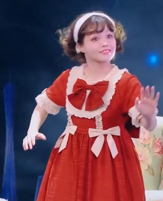 C1012004_Barbin Becomes Living Doll Performs Captivating Dance on China Got Talent!_part2