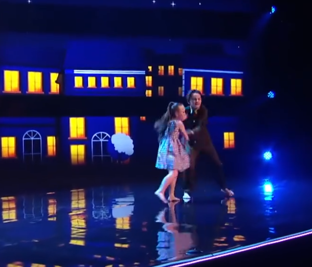 C1012014_POWERFUL Mini Dance Duo Get STANDING OVATION_part2