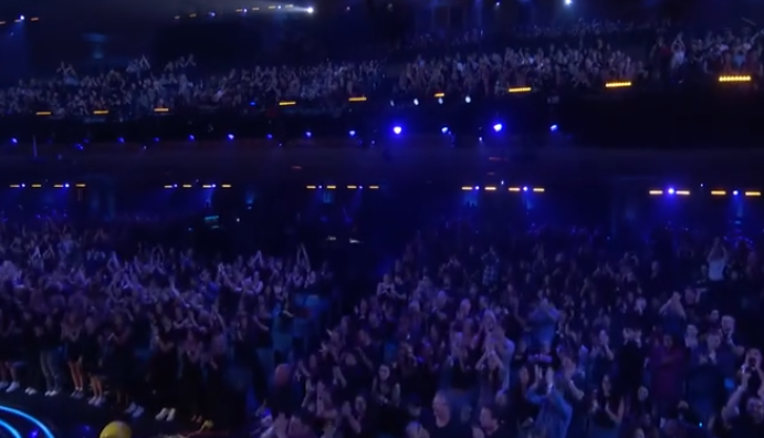 C1012019_Sam Huang SURPRISES Crowd Finger Magic! Quarterfinals AGT_part2