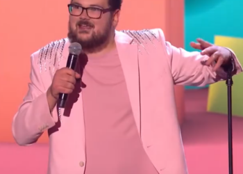 C0701004_Alex Mitchell HILARIOUS comedy routine had Judges in stitches_part2