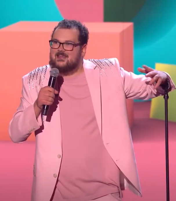 C0701004_Alex Mitchell HILARIOUS comedy routine had Judges in stitches_part2