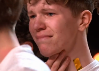 C1401011_Phoenix Boys emotional dance routine has Bruno breaking Golden Buzzer!_trimmed_part2